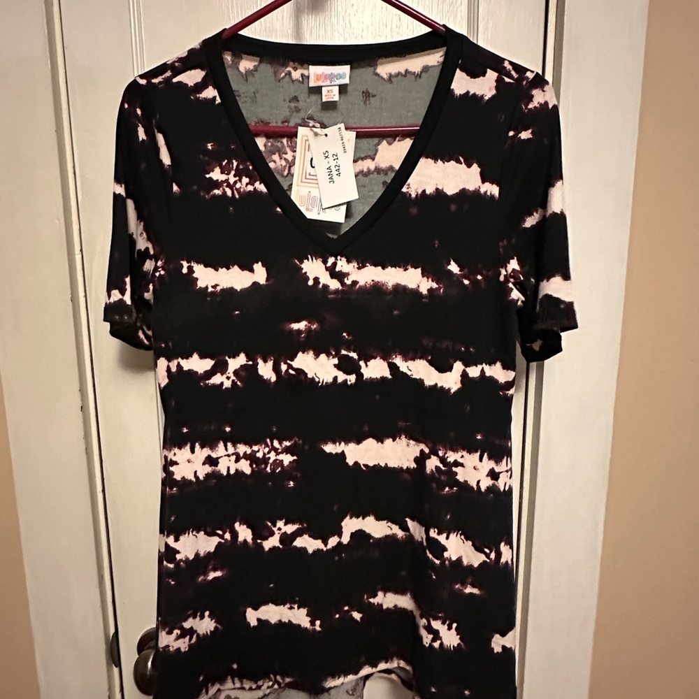 New - CS-LuLaRoe Black and Pink Short Sleeve V-Neck Tee